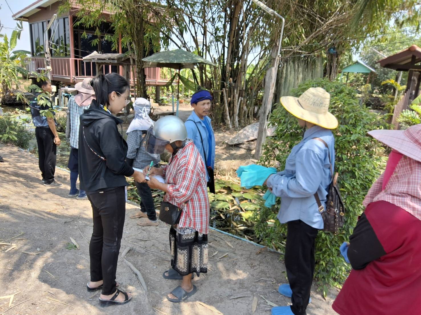 title - ส.ป.ก.นครปฐม ลงพื้นที่ให้บริการกับเกษตรกรในเขตปฏิรูปที่ดินเกี่ยวกับการ เจรจาข้อพิพาทและแก้ไขปัญหาที่ดินตาบอด